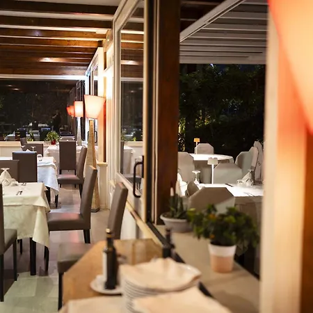 Ristorante Le Rose 호텔 *